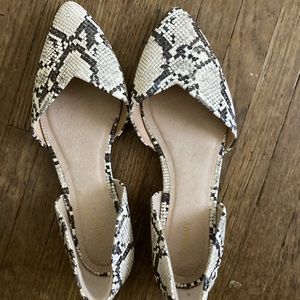 Old Navy snakeskin pointy toe flats